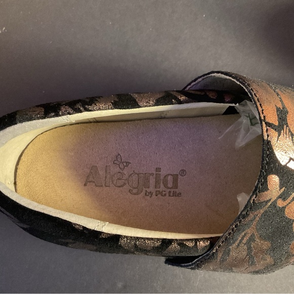 Floral Patterned Loafers - Picture 5 of 6